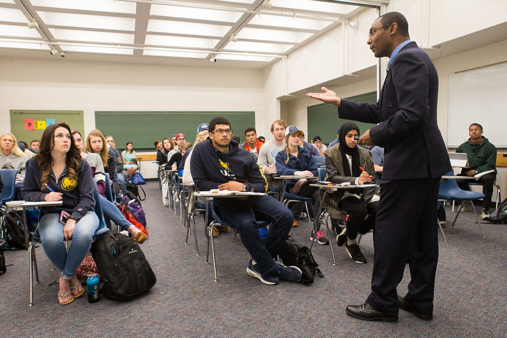 Professor Dawit Senbat speaks to his economics class at the front of his classroom.