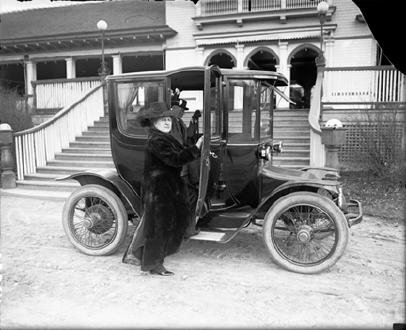 An Electric Automobile (1925)