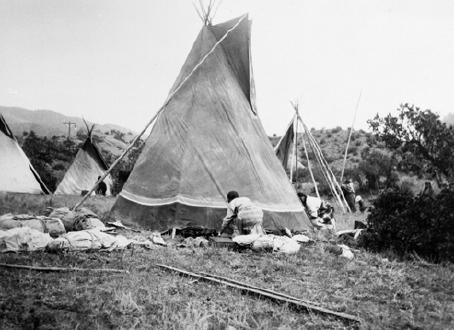 Finishing touches on a tepee