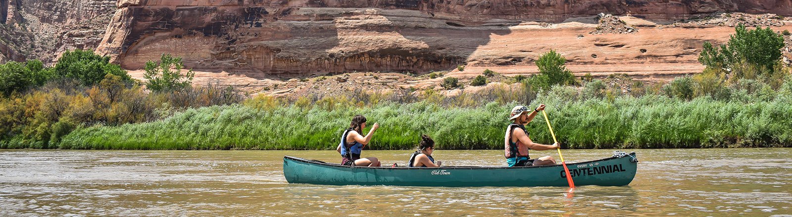 Geography students in canoe at the Colorado River