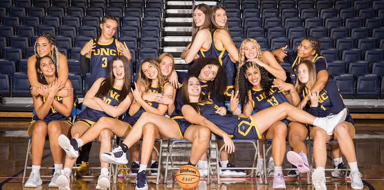 Womens basketball team photo