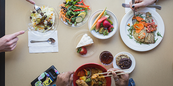 Students eating different food at Holmes