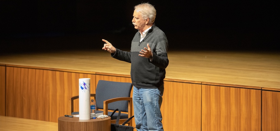 John Lee Beatty talking to students