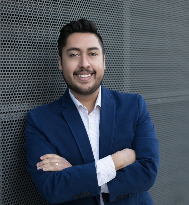 Headshot of Armando Contreras.