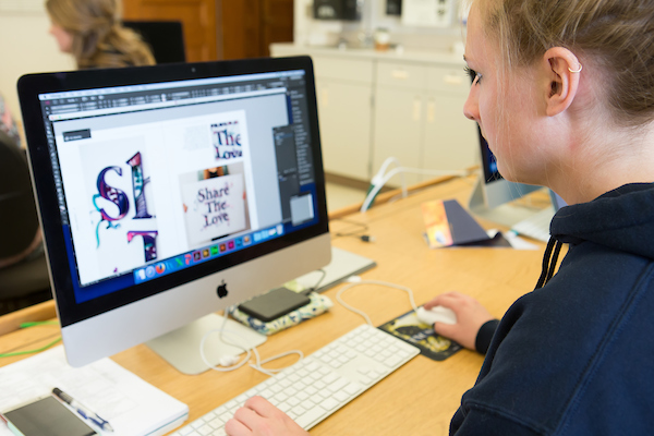 Student working in integrated media arts.