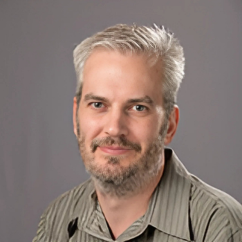 A headshot of Justin Davis.