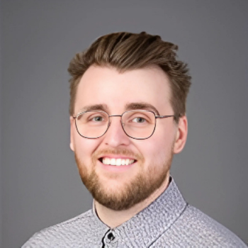 A headshot of Tyler Warner.