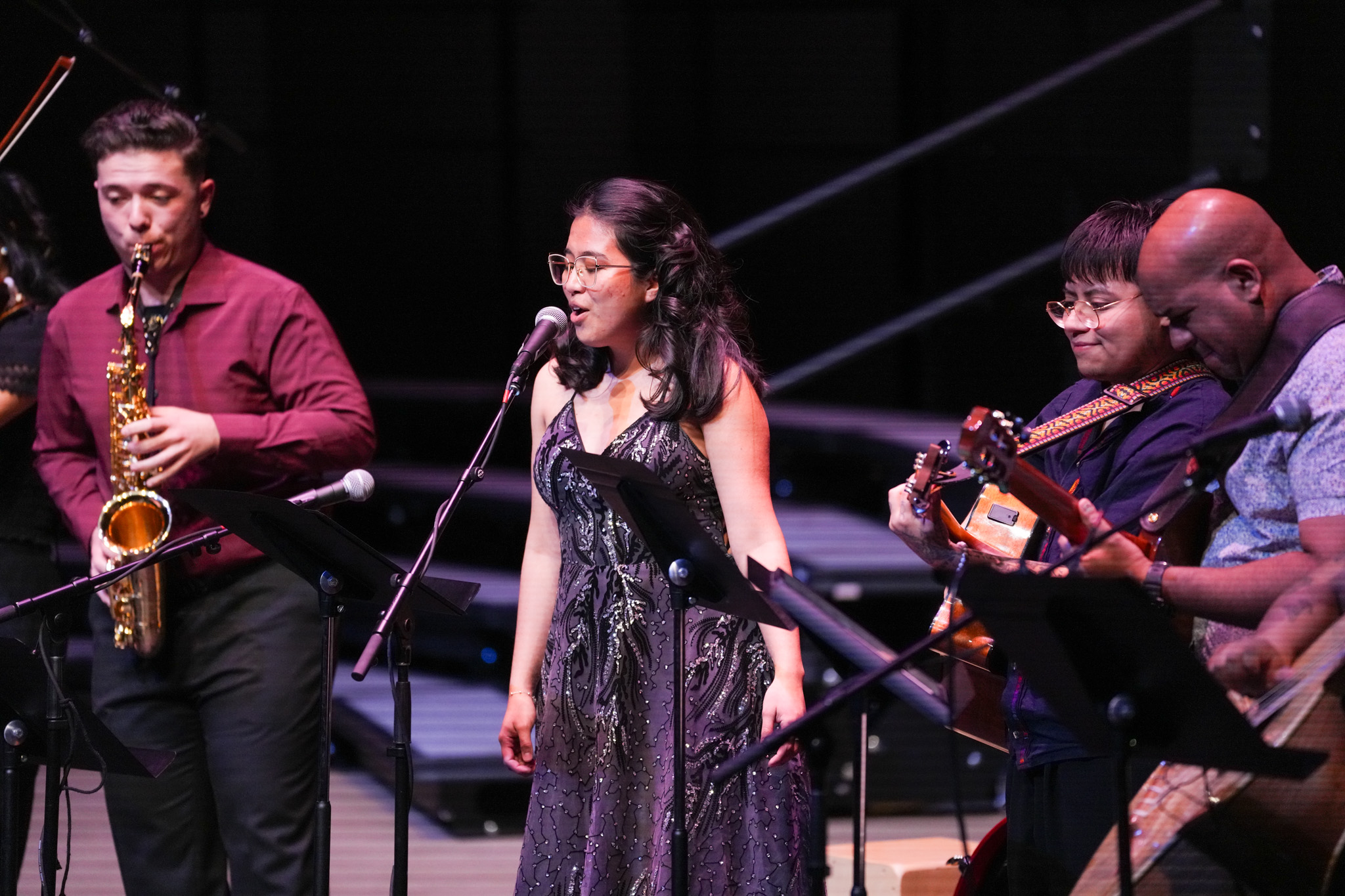 Students performing in Voces de Mexico