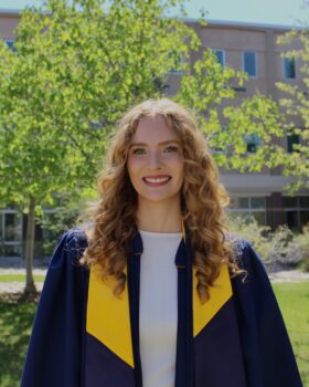 Bethany Lutz Headshot