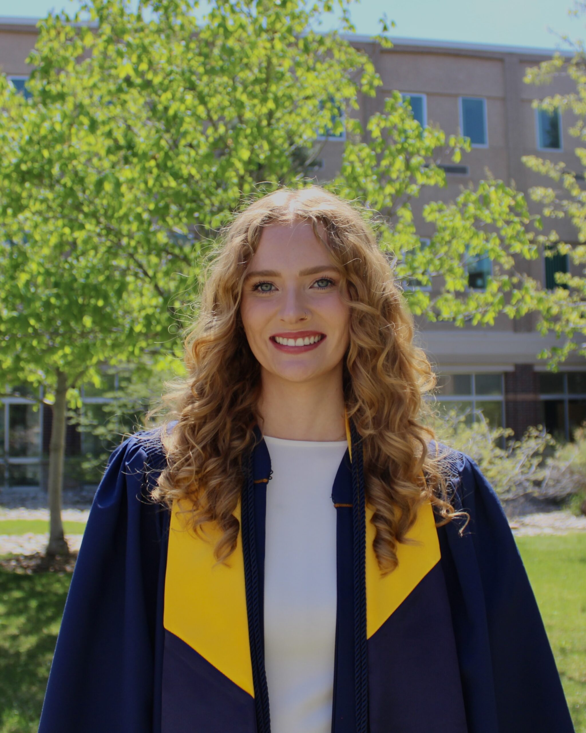 Bethany Lutz Headshot