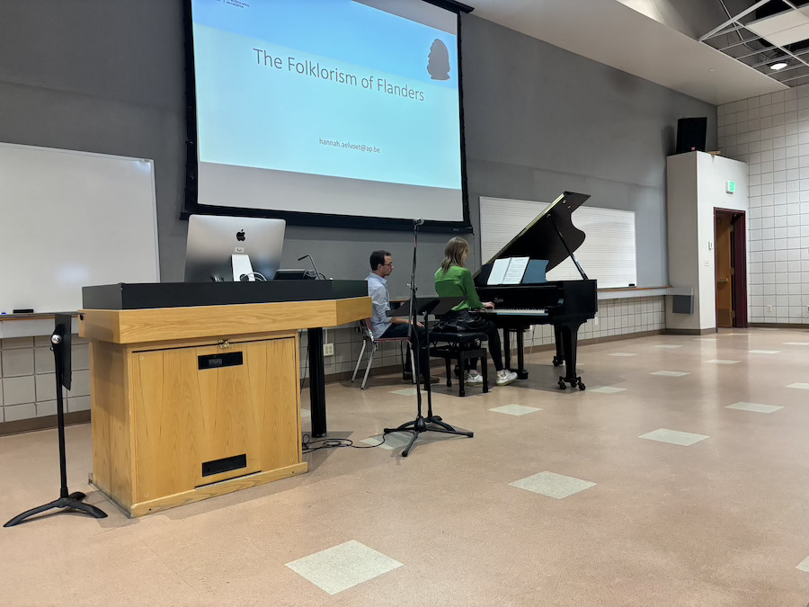 Presenter playing piano at the 2nd International Symposium on Musical Topics and Topic Theory, 2025.