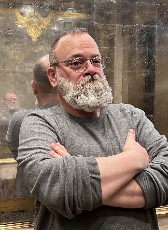 Headshot of David Farrell.