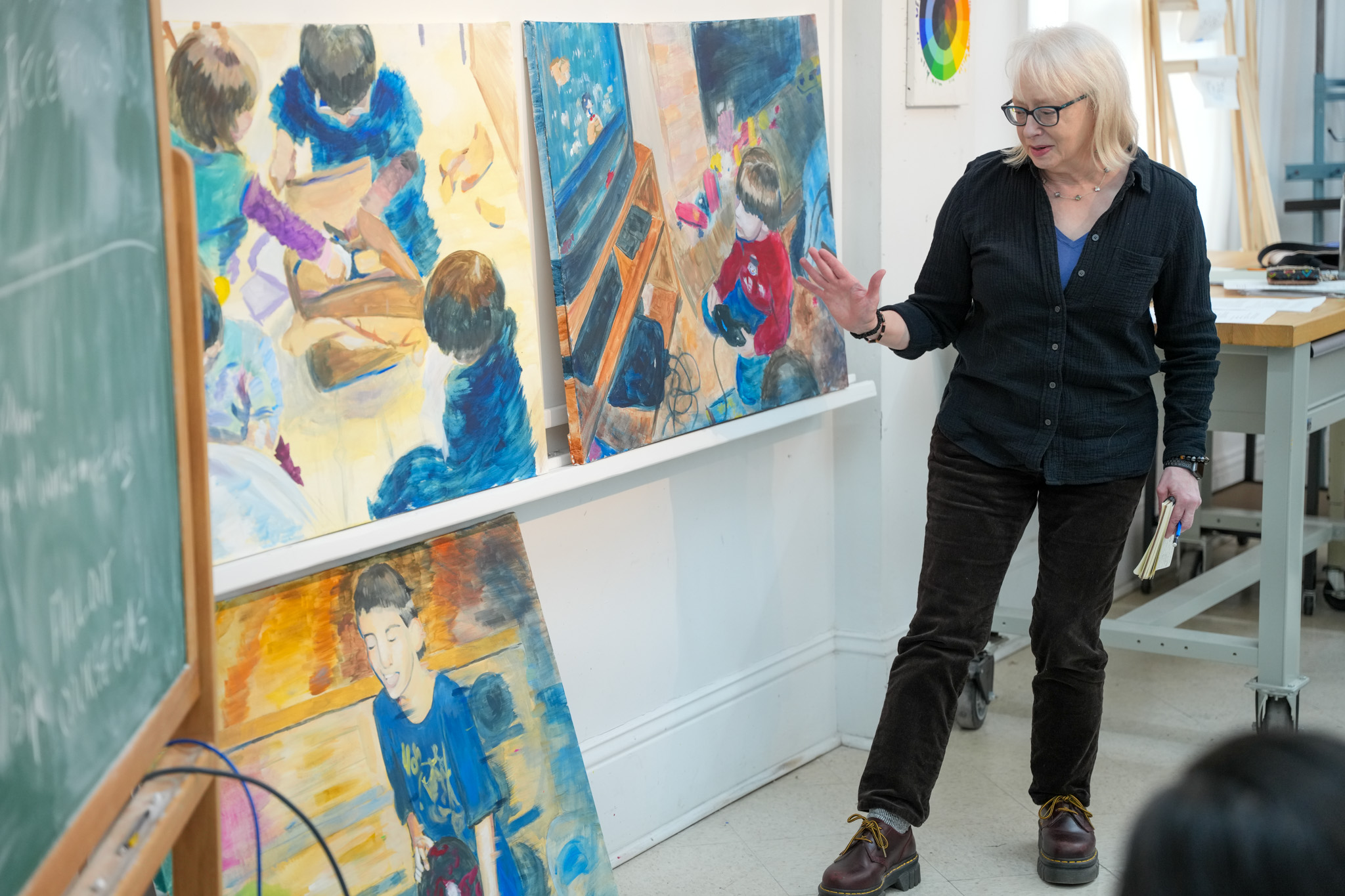 Professor Lauren Eisen teaching a painting class.