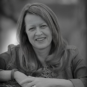 A headshot of Lisa McConnell.