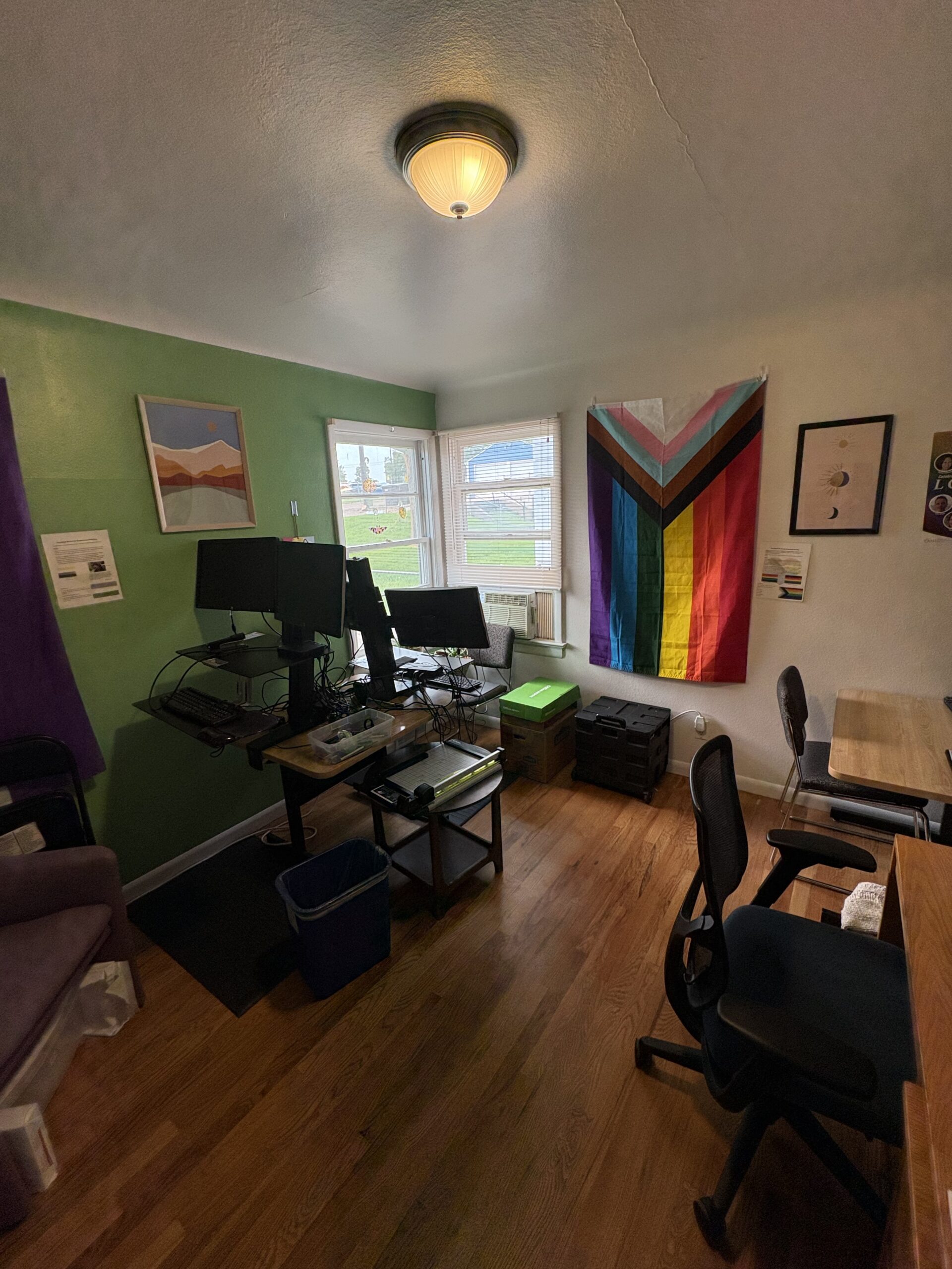 GSRC Study Lounge with computers and desk work/study stations.