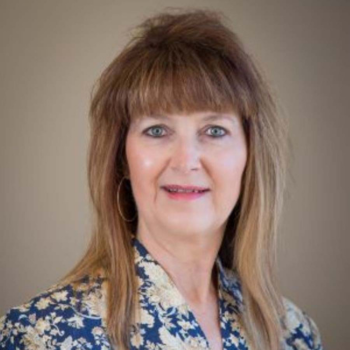 Headshot of Lynne Huff