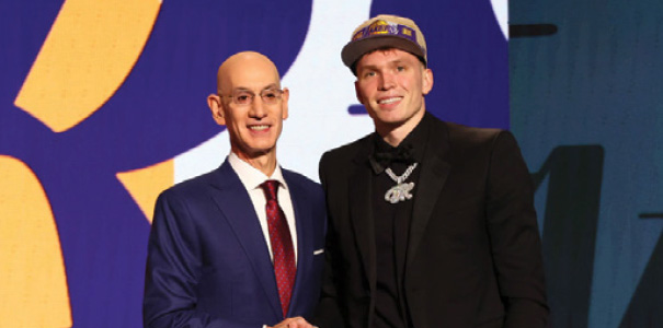 Dalton Knecht shaking hands with his new coach