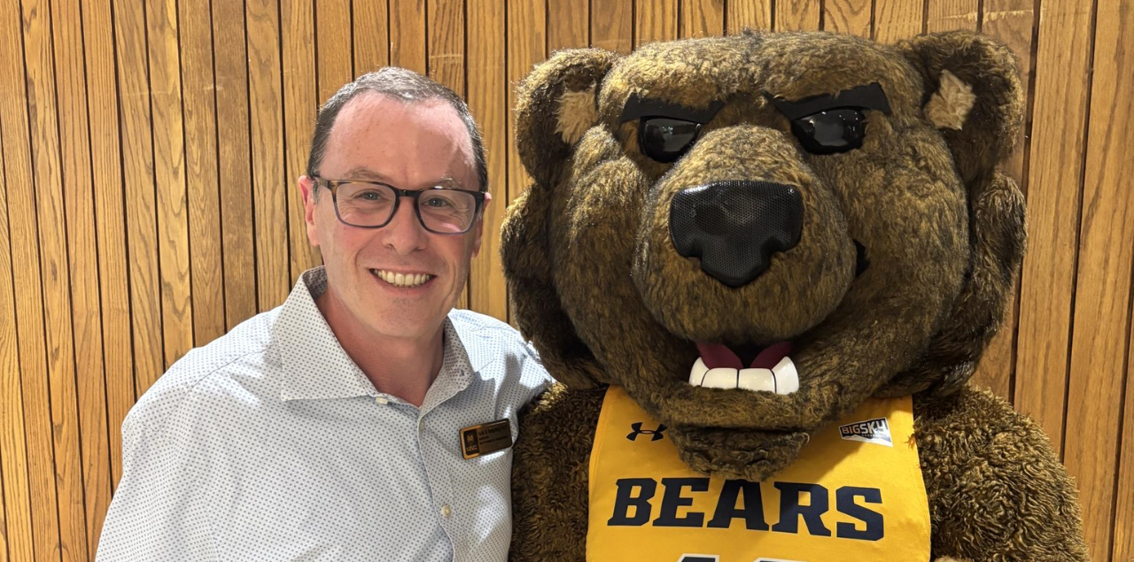 VP of Student Affairs Keith Humphrey posing with UNC mascot Klawz