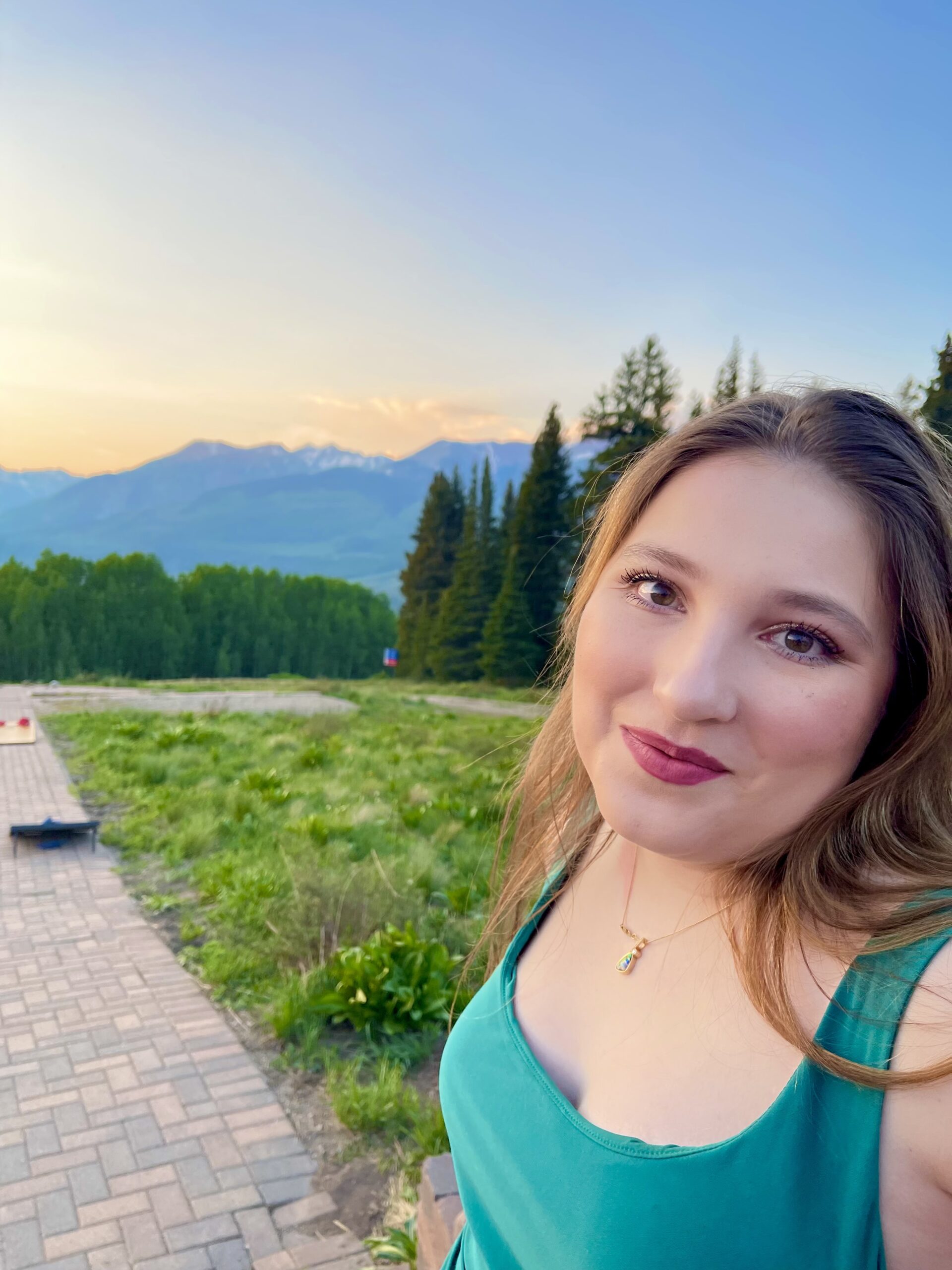 Photo of Philosophy alumni Rachel Lesser outside