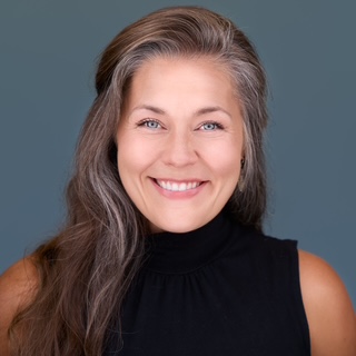 Headshot of Mandy Spivak.