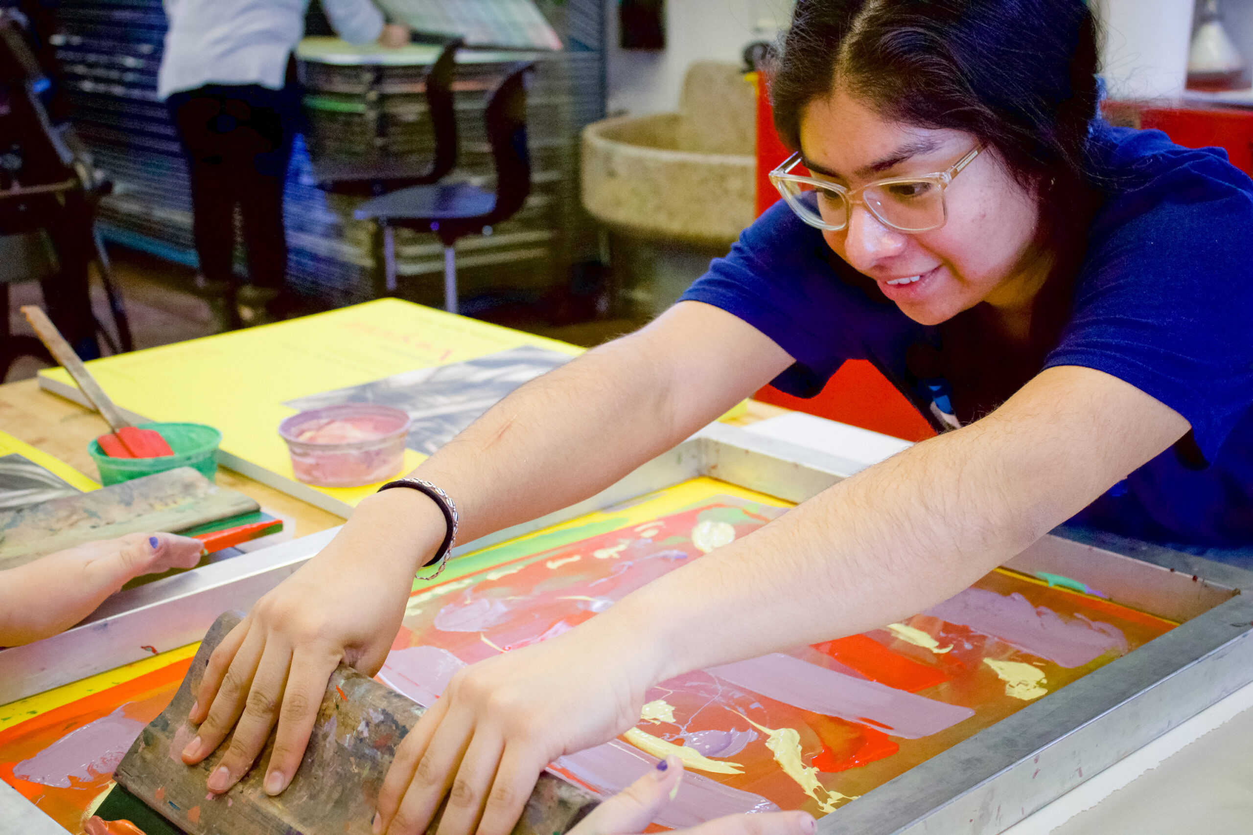 Visual arts student doing printmaking in a guest artist workshop.