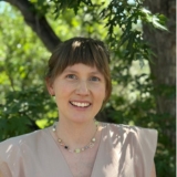 A portrait of Romi Rutzi