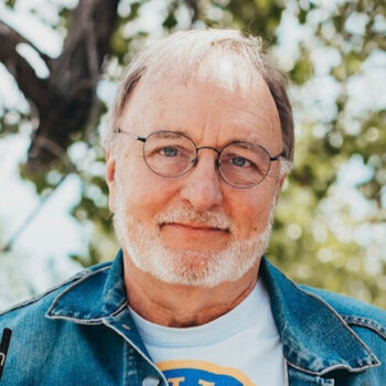 A headshot of Thomas Smith