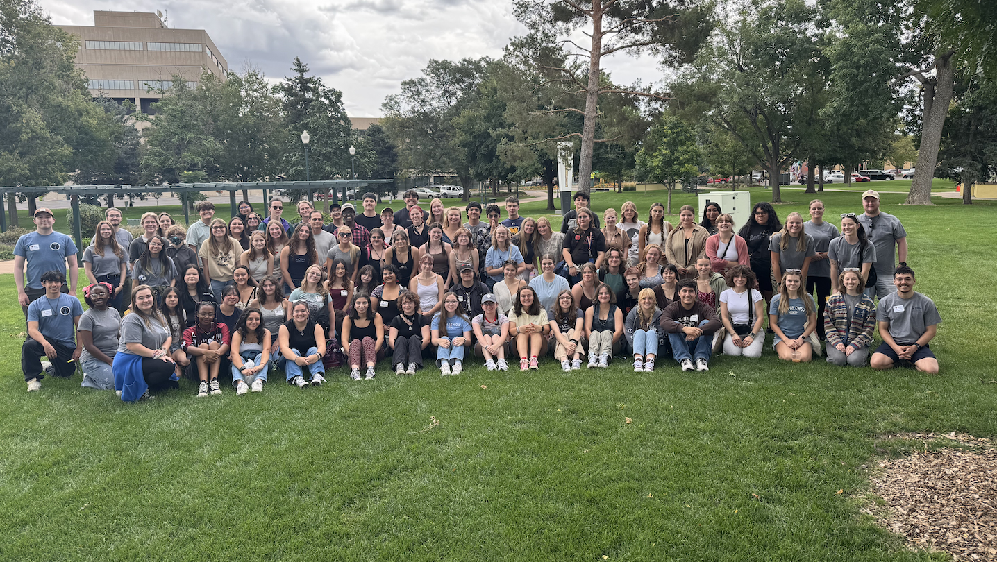 Full group of first year honors students at Lincoln Park from first year honors retreat.