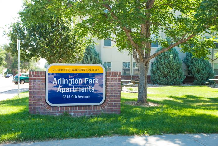 Arlington Park Apartments Exterior Sign
