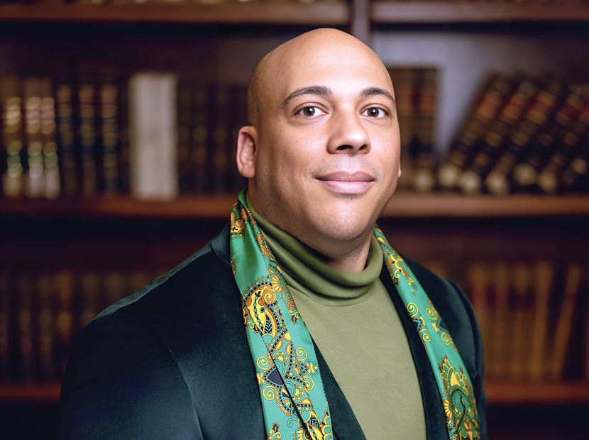 Jamar Rahming, '06, UNC alumnus, standing