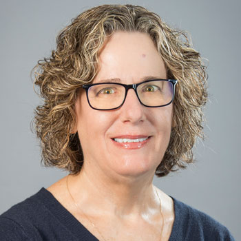 Portrait photo of Lynne Waldo.