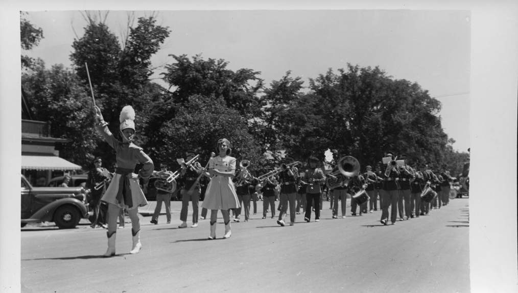 A past UNC homecoming parade