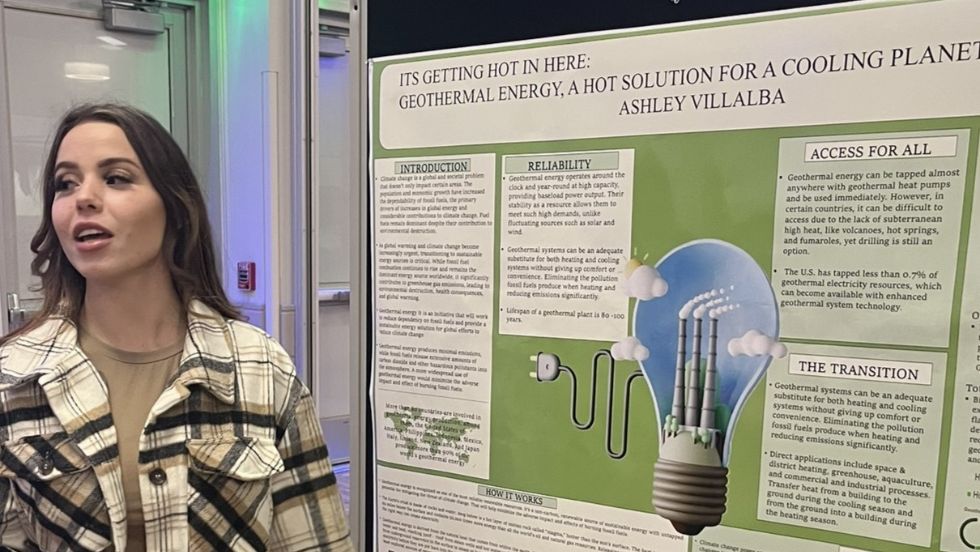 University 101 student presenting at research night