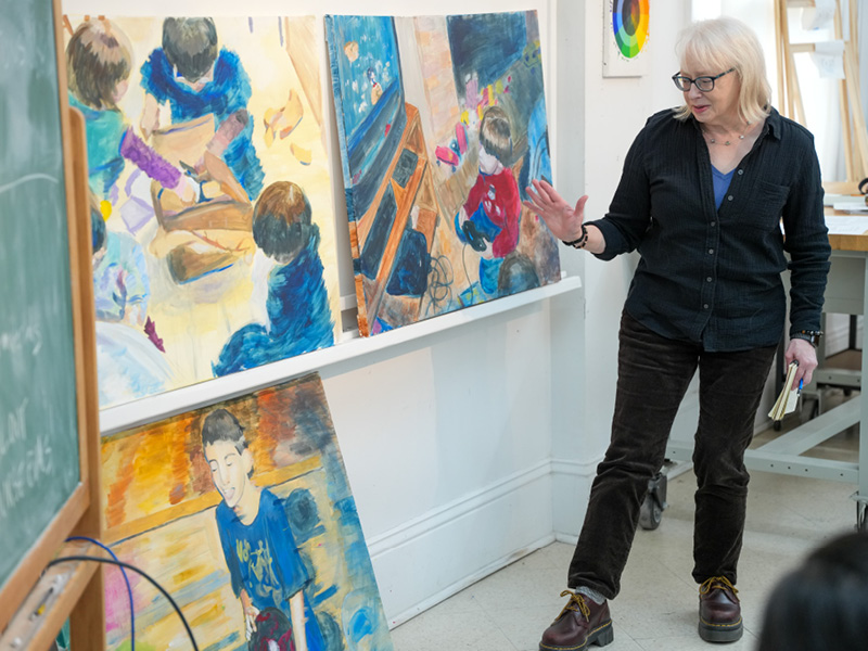 Professor Lauren Eisen teaching a painting class.