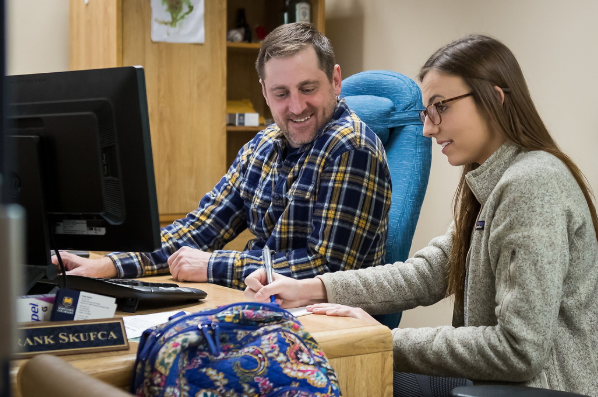 Frank Scufca helping student during advising appointment.