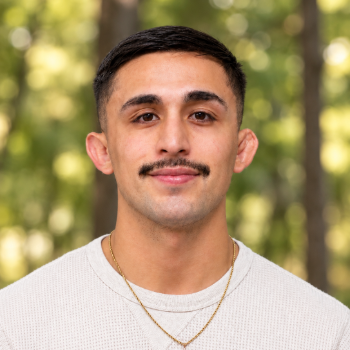 Headshot photo of Zeke Alirez