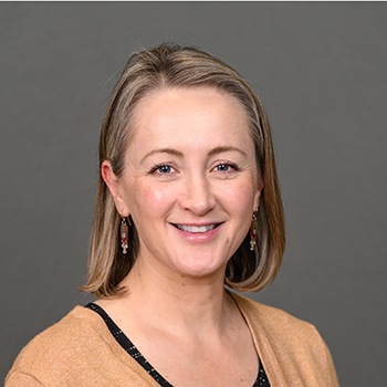 Headshot photo of Wendi Flynn