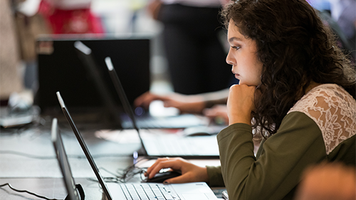 Aims2UNC student signing up on a computer.