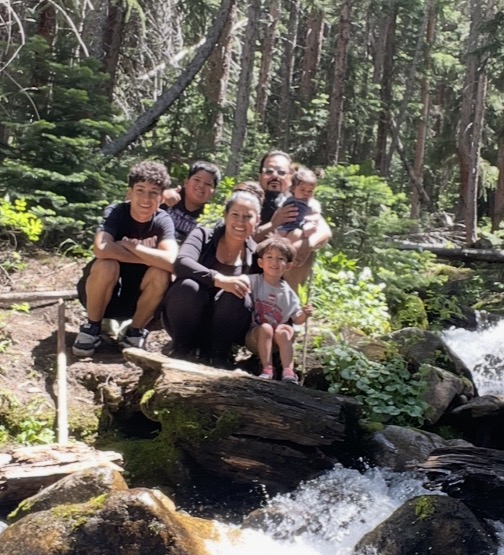 2026 graduate David Rodriguez with his family