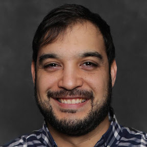 Moe Manshad Headshot.