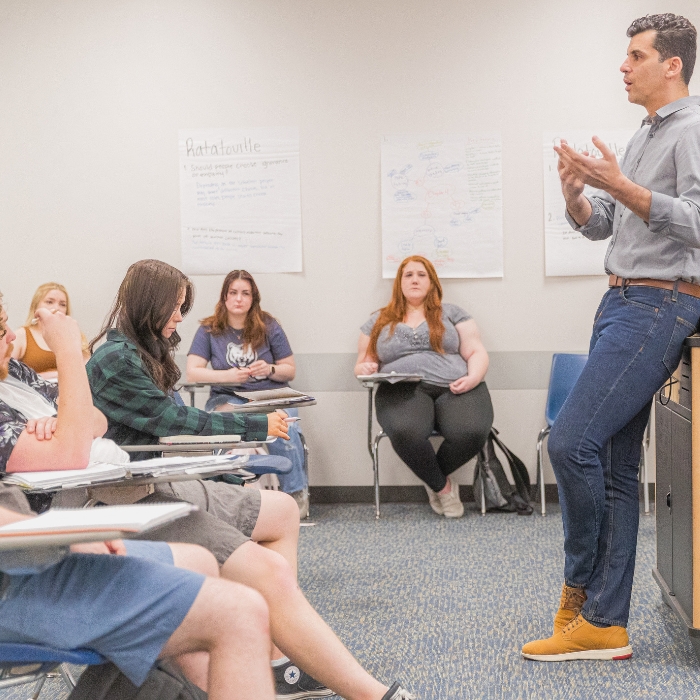 Psychological Sciences class with Theo Karipidis