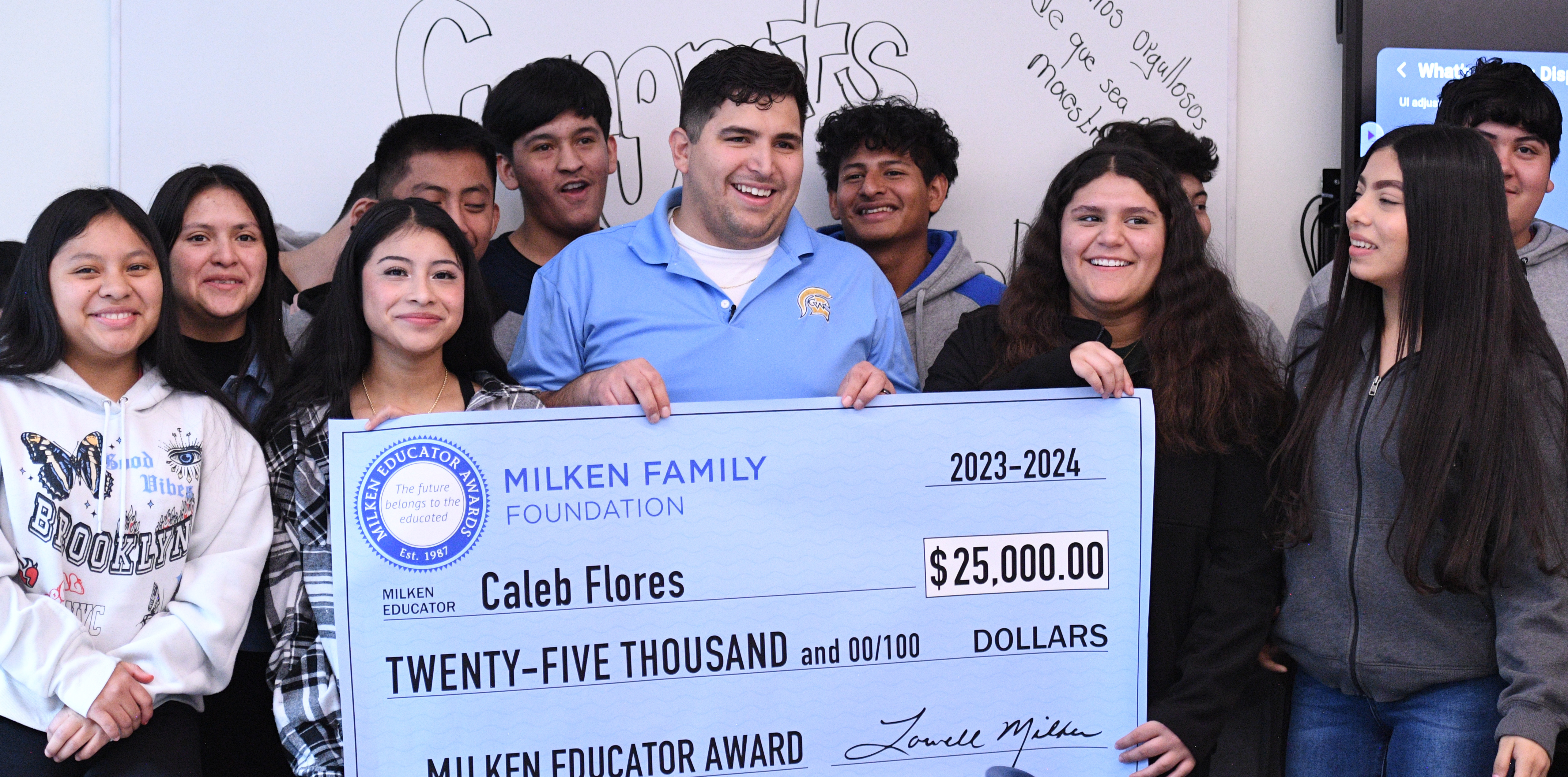 Caleb Flores recibiendo el premio Milken