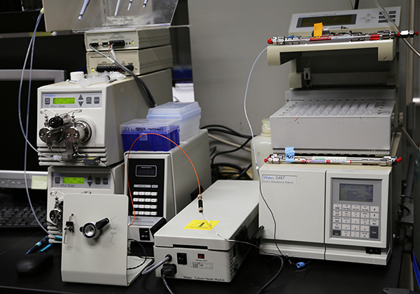 high pressure liquid chromatography apparatus 