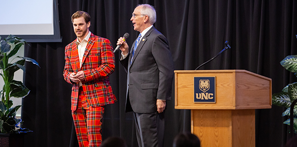 MCB Dean Paul Bobrowski (right) and Blake Craig of Laborjack (left), one of the finalists from the April 2019 Entrepreneurial Challenge.